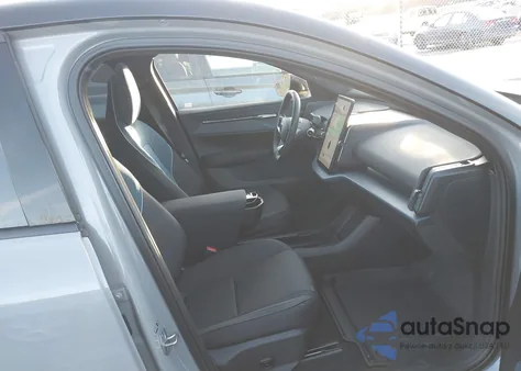 2025 Volvo Ex30 Twin Motor Ultra z USA, uszkodzony, nr VIN YV4EK3ZL9SS135223